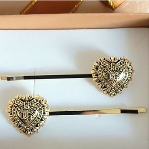 D&G Gold Heart Hair bobby pins.